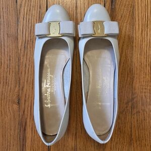 Salvatore Ferragamo Cream Varina Bow Leather Low Heel with Gold Hardware